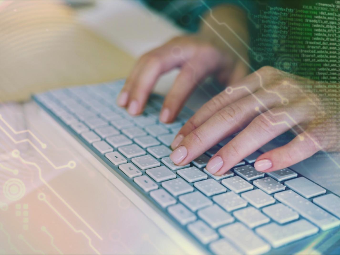 Estudiante internacional trabajando en análisis predictivo financiero